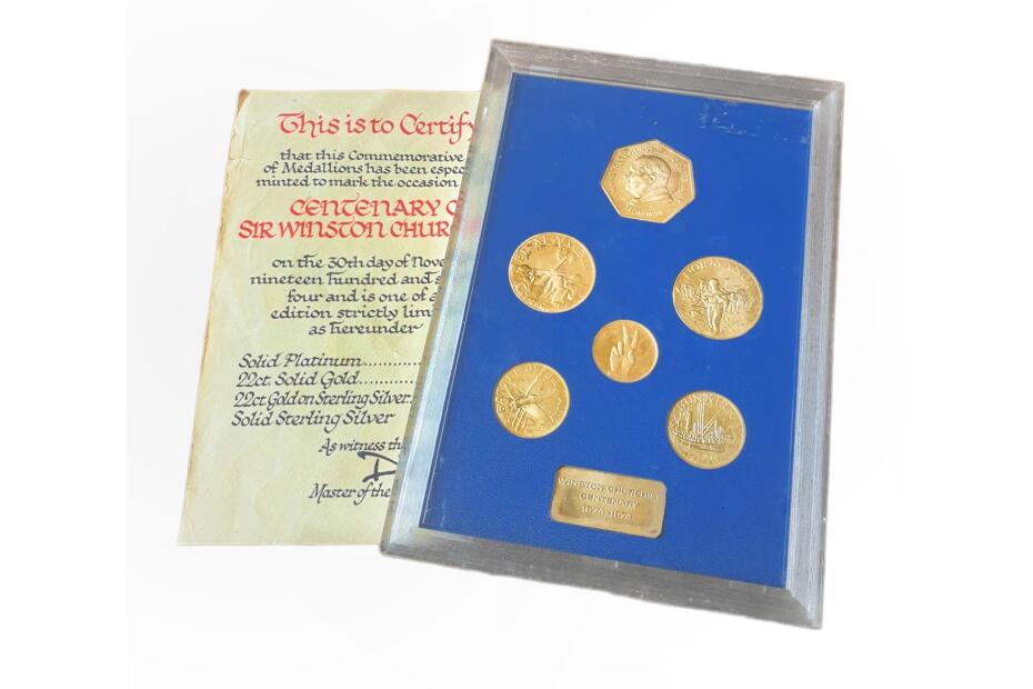 Set: 6x Medaillen 1974 "Winston Churchill" pp vergoldet in Hartplastikverpackung